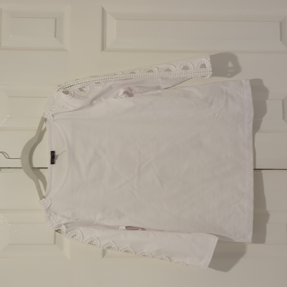 Talbots white blouse NWT, 3/4 length embroidered/appliqued sleeves, size M